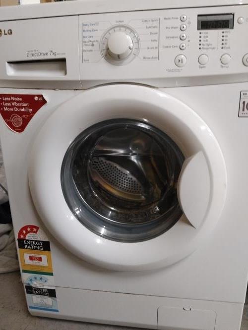 Second-hand LG 7kg Front Load Washing Machine - Photo 2)