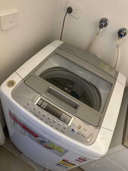 Second-hand LG 8.5kg Top Load Washing Machine - Photo 2)