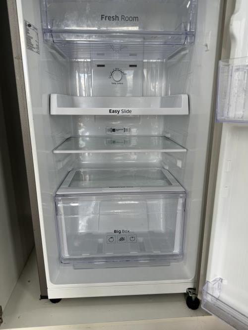 Second-hand Samsung 255L Top Mount Fridge - Photo 2)