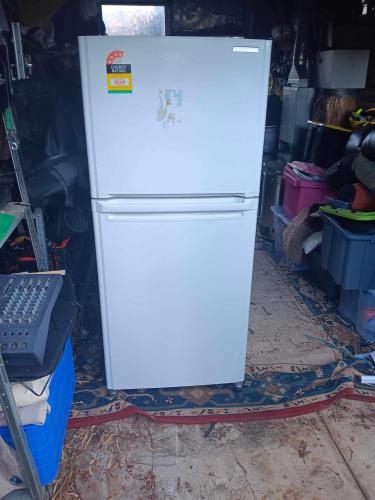 Second-hand Mitsubishi 385L Top Mount Fridge - Photo 2)