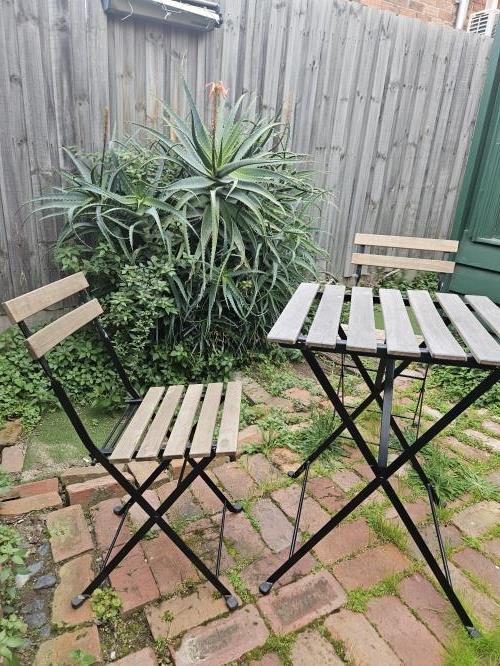 Second-hand Outdoor Table with 2 Chairs - Photo 2)