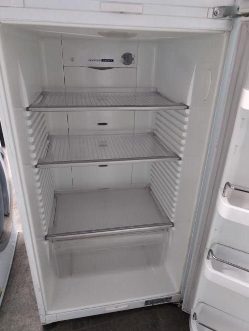 Second-hand Fisher & Paykel 380L Top Mount Fridge - Photo 2)