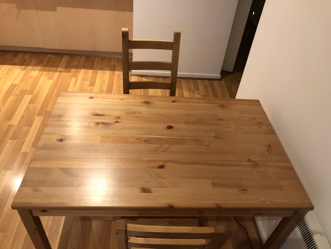 Second-hand Dining Table with 2 Chairs - Photo 2)