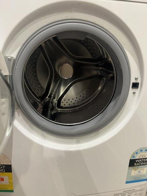 Second-hand Hisense 7.5kg Front Load Washing Machine - Photo 2)