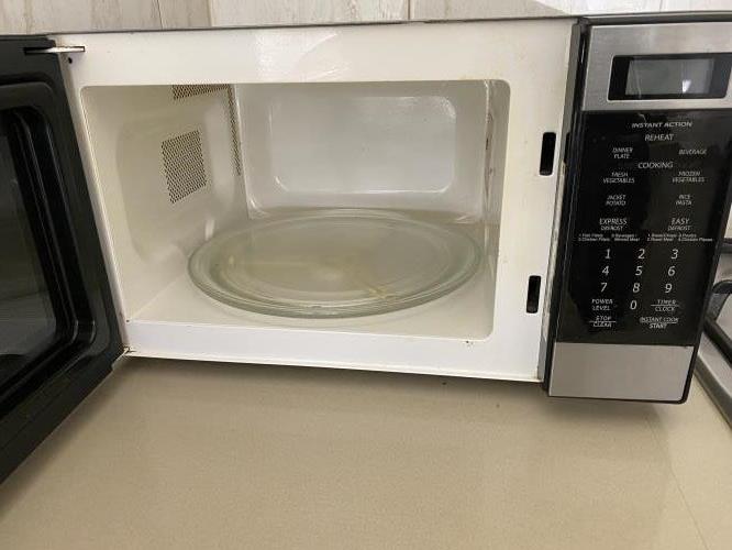 Second-hand Sharp Microwave - Photo 2)