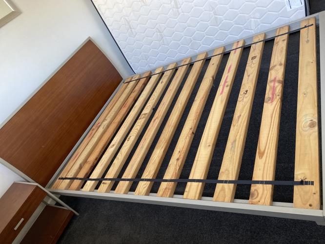 Second-hand Queen Size Bed Frame - Photo 2)