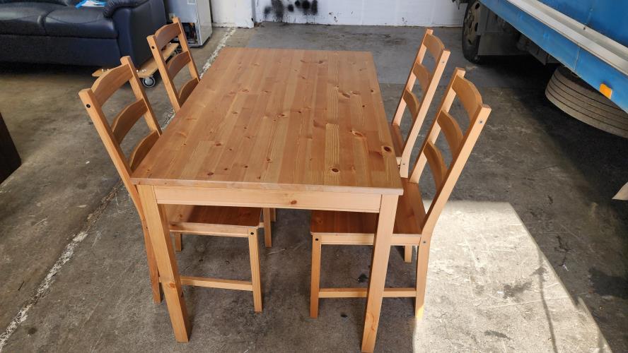 Second-hand Dining Table with 4 Chairs - Photo 2)