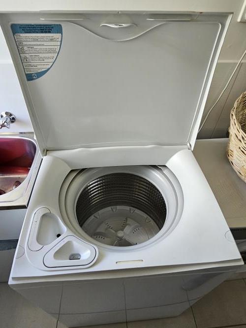 Second-hand Fisher & Paykel 8kg Top Load Washing Machine - Photo 2)