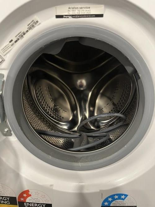 Second-hand Ariston 7.5kg / 4.5kg Washer-Dryer Combo - Photo 2)