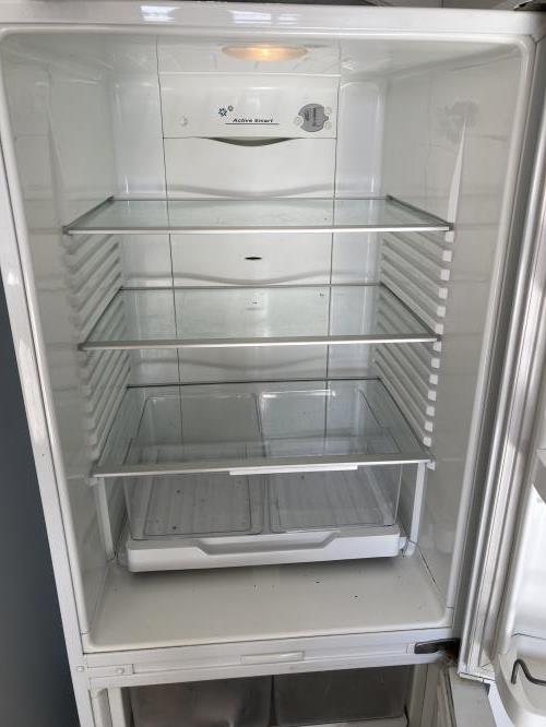 Second-hand Fisher & Paykel 373L Bottom Mount Fridge - Photo 2)