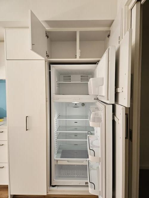 Second-hand Fisher & Paykel 380L Top Mount Fridge - Photo 2)