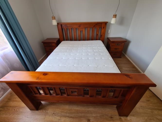 Second-hand Queen Size Bed Frame - Photo 2)