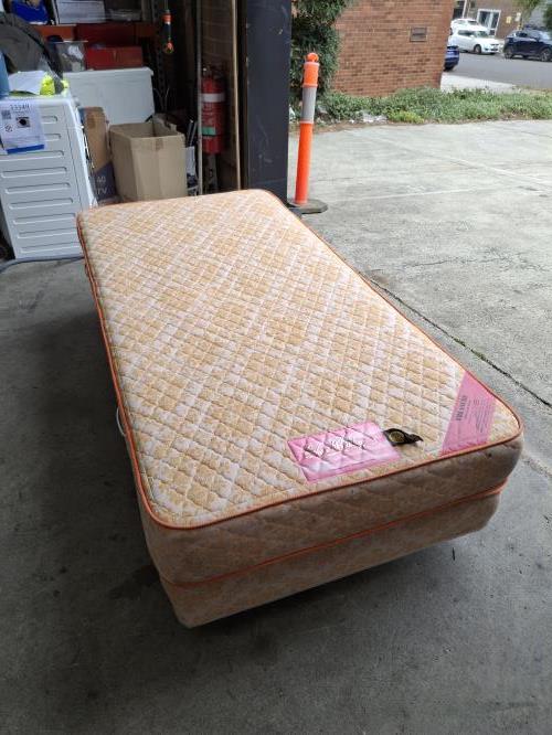 Second-hand Single Bed Base with matching Mattress - Photo 2)