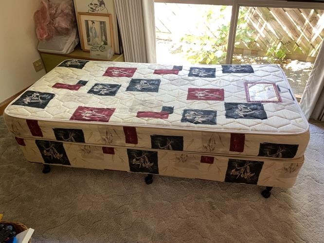 Second-hand Single Bed Base with Matching Mattress - Photo 2)