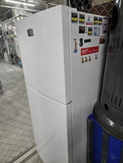 Second-hand Kelvinator 231L Top Mount Fridge - Photo 2)