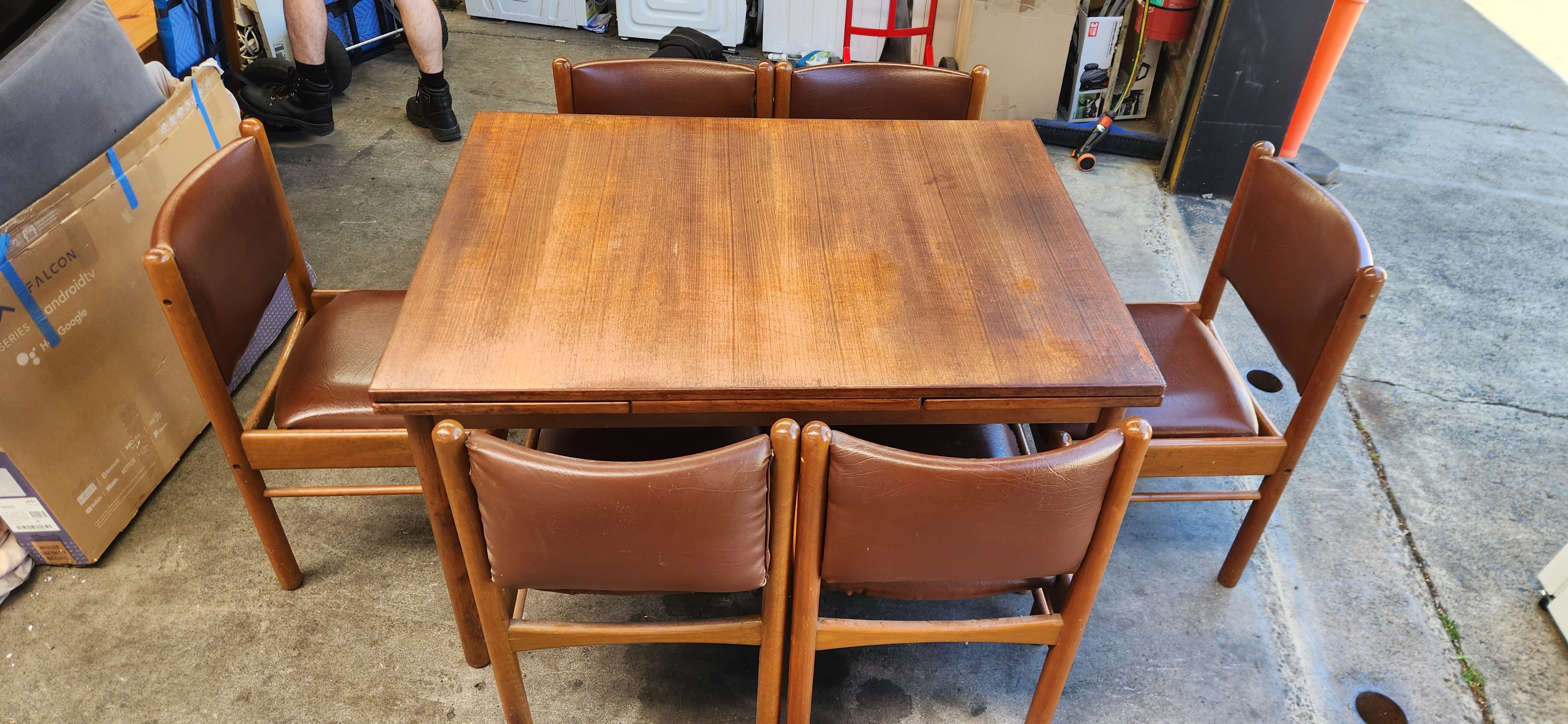 Second-hand Expandable Dining Table with 6 Chairs - Photo 2)