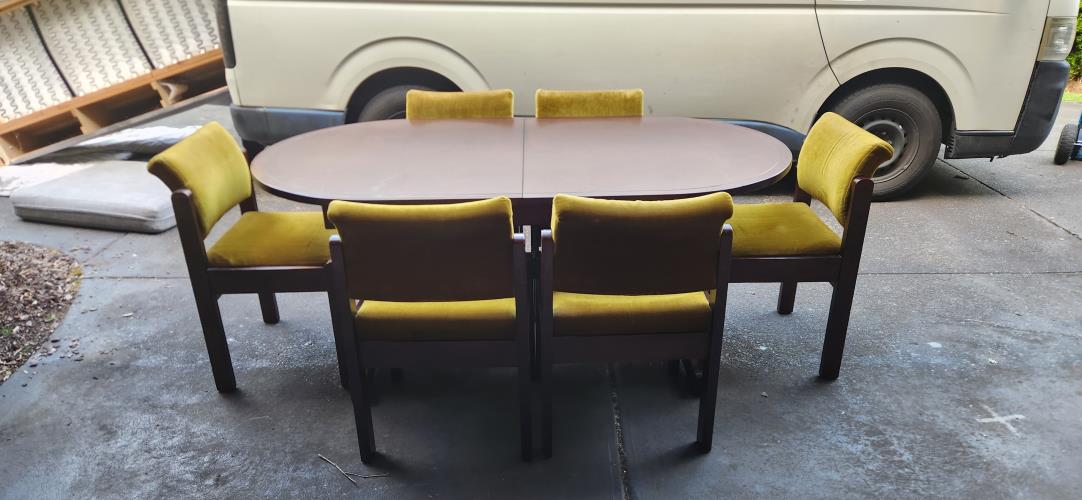 Second-hand Extendable Dining Table with 6 Chairs - Photo 2)