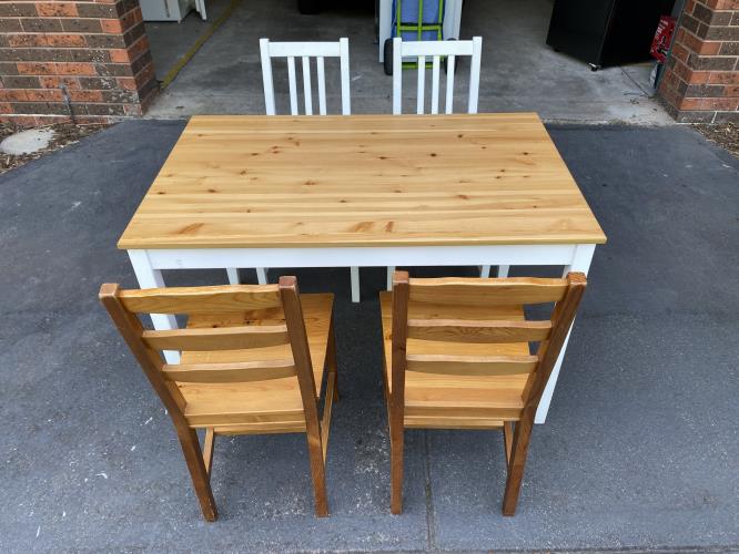 Second-hand Dining Table with 4 Chairs - Photo 2)