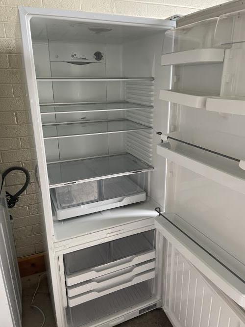 Second-hand Fisher & Paykel 442L Bottom Mount Fridge - Photo 2)