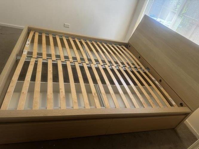 Second-hand King Bed with 4 Under Bed Storage Drawers - Photo 2)