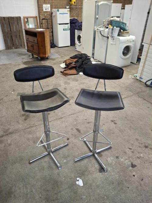 Second-hand Set of 2 Bar Stools - Photo 2)