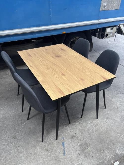 Second-hand Dining Table with 4 Chairs - Photo 2)