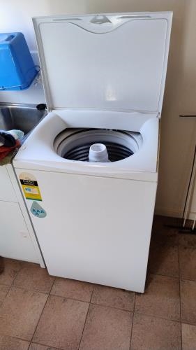 Second-hand Fisher & Paykel 6.5kg Top Load Washing Machine - Photo 2)