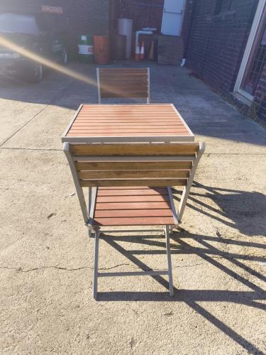 Second-hand Folding Outdoor Table with 2 Chairs - Photo 2)