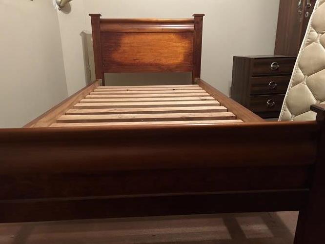Second-hand King Single Bed Frame - Photo 2)