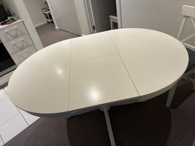 Second-hand Extendable Dining Table (no chairs) - Photo 2)