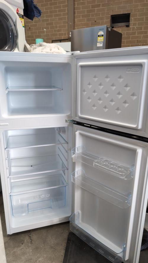 Second-hand Chiq 118L Top Mount Fridge - Photo 2)