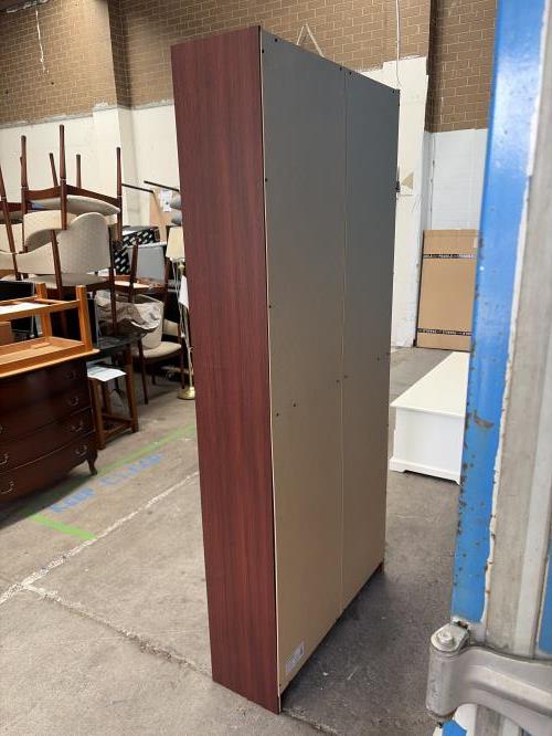 Second-hand  - Photo 2)