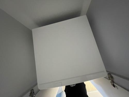 Second-hand  - Photo 2)