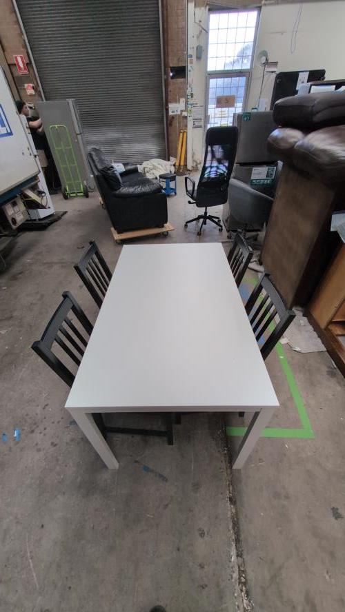 Second-hand IKEA Dining Table with 4 Chairs - Photo 2)
