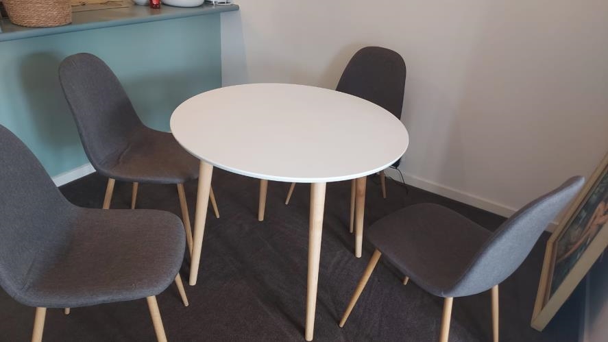 Second-hand Dining Table with 4 Chairs - Photo 2)