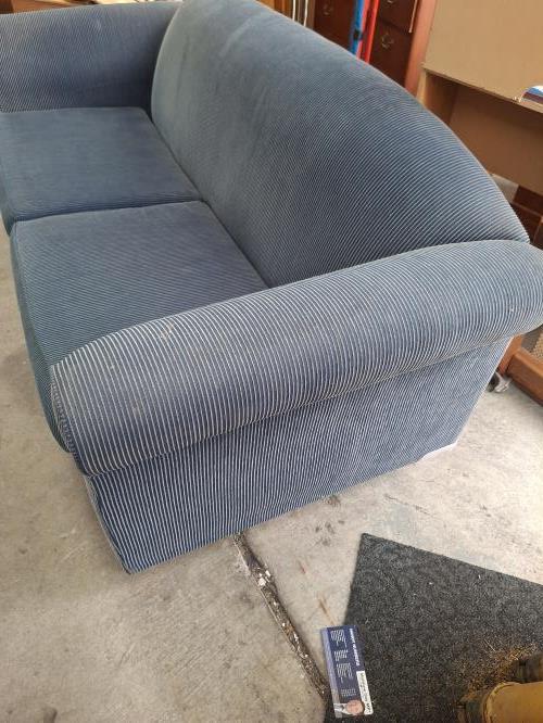 Second-hand Sofa - Photo 2)