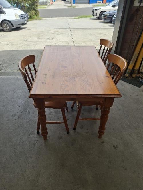 Second-hand Dining Table with 3 Chairs - Photo 2)