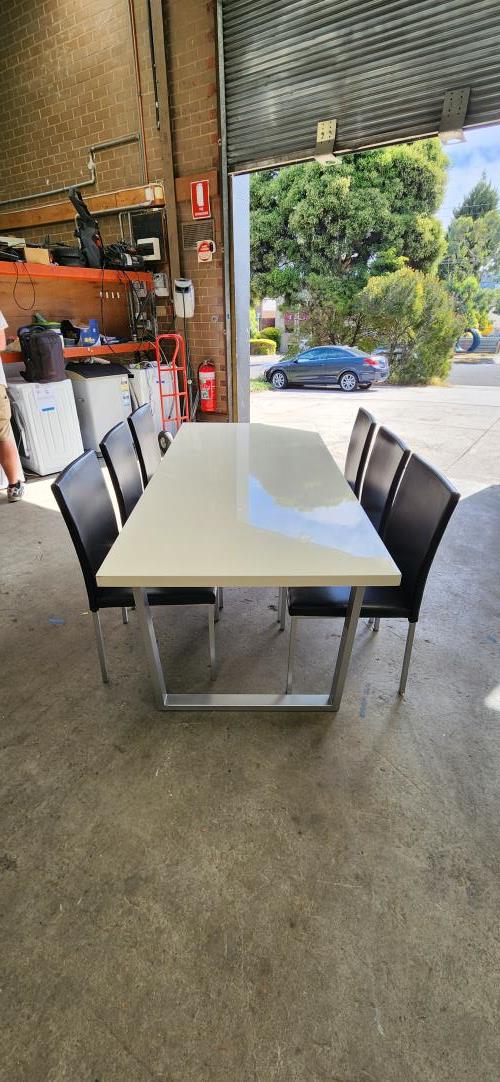 Second-hand Dining Table with 6 Chairs - Photo 2)