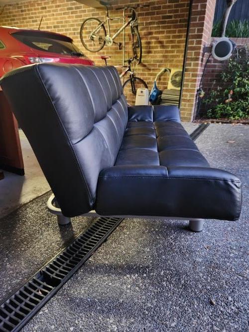 Second-hand Stylish Sofa - Photo 2)