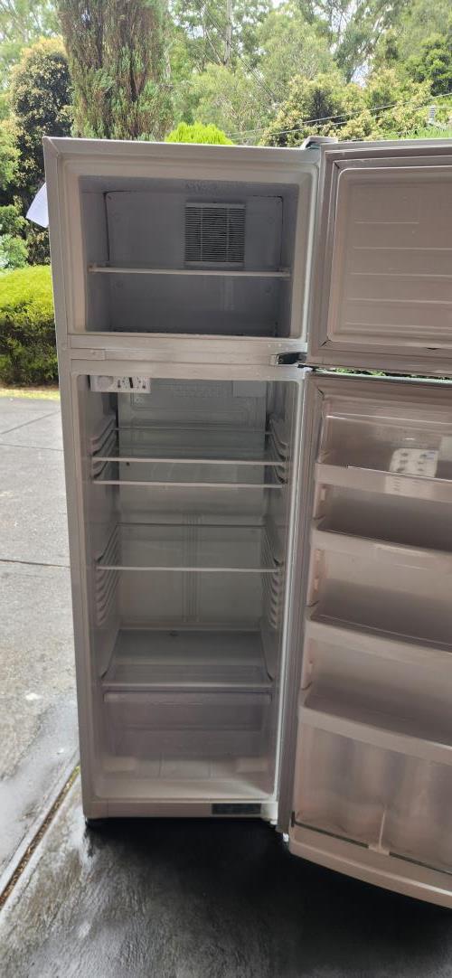 Second-hand Fisher & Paykel 248L Top Mount Fridge - Photo 2)