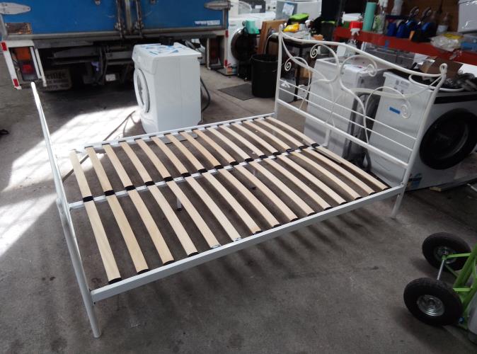 Second-hand Queen Bed Frame - Photo 2)