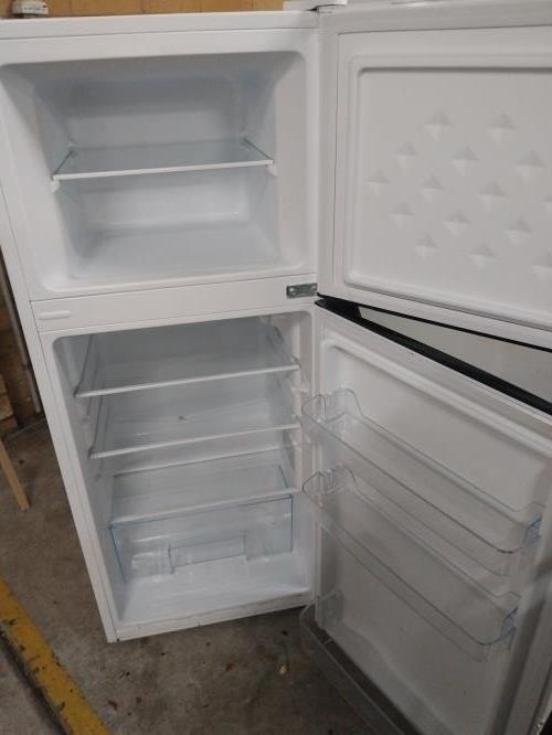Second-hand Chiq 118L Top Mount Fridge - Photo 2)