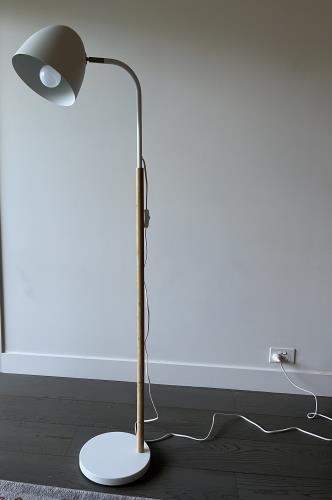 Second-hand IKEA Floor Lamp - Photo 2)