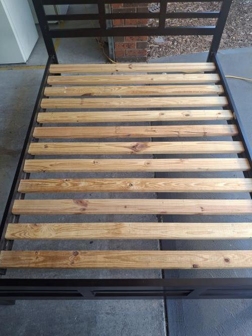 Second-hand Queen Size Bed Frame - Photo 2)