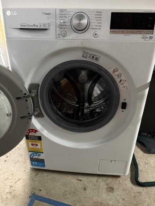 Second-hand LG 9kg Front Load Washing Machine - Photo 2)