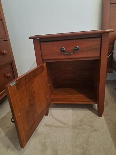 Second-hand Bedside Table - Photo 2)