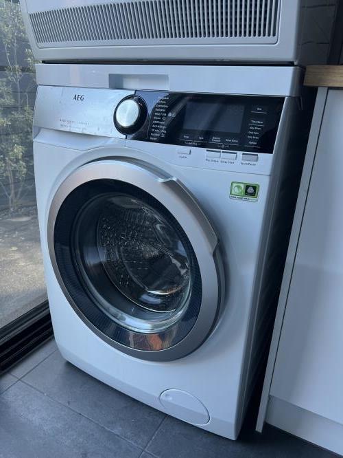 Second-hand AEG 10kg Front Load Washing Machine - Photo 2)