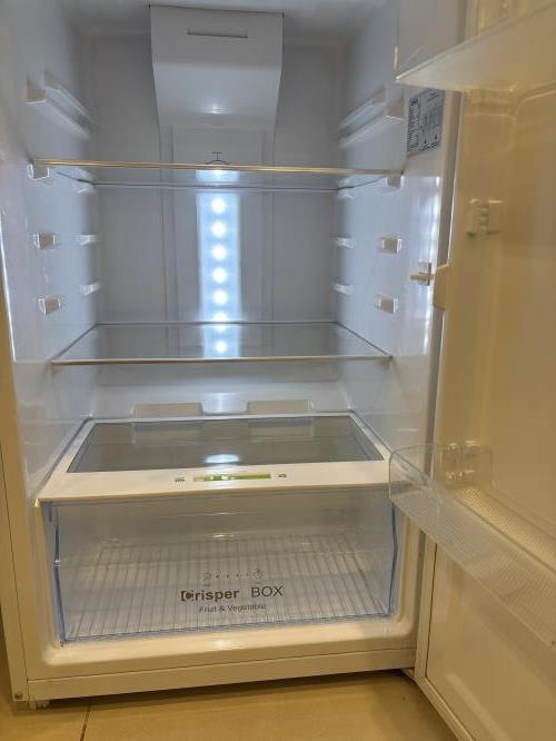 Second-hand Chiq 202L Top Mount Fridge - Photo 2)
