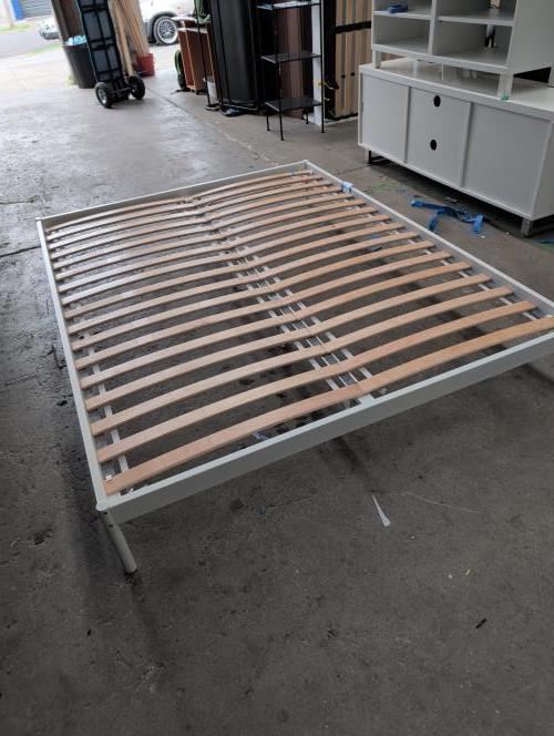 Second-hand Queen Size Bed Frame - Photo 2)