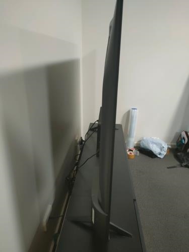 Second-hand Ffalcon 65\" Smart TV - Photo 2)